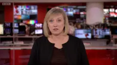 Kênh truyền hình BBC News cắt ngang chương trình thường lệ để loan tin Hoàng tế Philip, Công tước xứ Edinburgh, phu quân của Nữ hoàng Anh, qua đời.