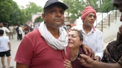 बिलखते लोग