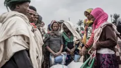 በአማራ ከልል ደባርቅ በጦርነቱ ምክንያት የተፈናቀሉ ሰዎች