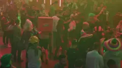 موسیقی والا لباس