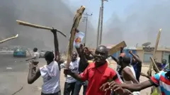 yan daba dauke da makamai
