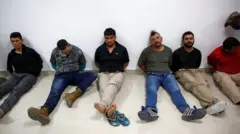 Abagabo bashinjwa kwica Perezida begamye ku rukuta