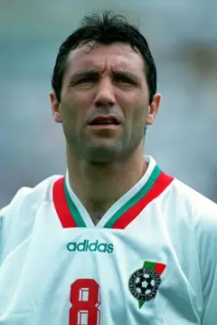 Hristo Stoichkov, com a camisa da seleção da Bulgária