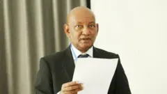 Pirezidantiin Koree Olompikii Itoophiyaa Dr Ashabbir W/Giyoorgis qabxii Itoophiyaa Olompikii Paaris irratti badeef qeeqamaa turan