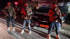 قوات الأمن التابعة لوزارة الداخلية في حي الأشرفية، الذي سيطرت عليه، وفقًا لوزارة الداخلية، عقب معارك مع قوات سوريا الديمقراطية، في حلب، سوريا، 9 يناير/كانون الثاني 2026