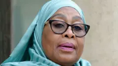 Perezida wa Tanzania Samia Suluhu ubwo yari ageze i Paris mu Bufaransa, ku itariki ya 14 Gicurasi (5) mu 2024