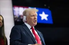 دونالد ترامپ، هنگام پذیرش نامزدی حزب در همایش جمهوری‌خواهان در میلواکی، روایت خود از سوءقصد را تعریف کرد و گفت چون خدا با او بود، جان سالم به در برد. 