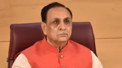 ગુજરાતના 8 મહાનગરો સહિત 36 શહેરોમાં રાત્રિના 8થી સવારના 6 વાગ્યા સુધી કોરોના કર્ફ્યૂ અને વધારાના મર્યાદિત નિયંત્રણો 12 મેથી 18 મે 2021 સુધી લાગુ રહેશે.