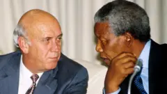 Nelson Mandela y FW de Klerk en 2010