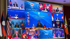 အာဆီယံခေါင်းဆောင်တွေ ဗီဒီယိုကနေတဆင့်တွေ့ဆုံဆွေးနွေးကြတဲ့ ထိပ်သီးဆွေးနွေပွဲမှာတော့ မြန်မာနေရာမှာ ကိုယ်စားပြုပါ၀င်သူမဲ့နေ