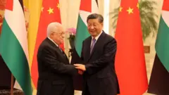 習近平與阿巴斯。