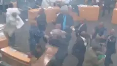 የሌሴቶ ፓርላማ ውስጥ የሕዝብ እንደራሴዎች መደባደባቸው፣ ሰነዶችና ሌላም ቁሳ ቁስ እርስ በእርስ መወራወራቸውም ተሰምቷል