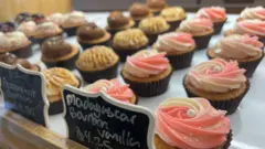 นอกจากจะให้ความหวานแล้ว น้ำตาลยังเพิ่มรสสัมผัสและอายุการเก็บรักษาให้กับอาหาร
