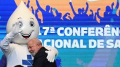 Lula abraçado a boneco Zé Gotinha