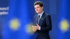 Prezydent Rumunii Nicuşor Dan przybył na posiedzenie Rady Europejskiej w Brukseli, gdzie liderzy 27 państw UE omawiali m.in. Ukrainę, obronność, sytuację na Bliskim Wschodzie oraz kwestie gospodarcze i migracyjne (23 października 2025).