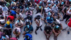 म्यान्मारको स्क्यामिङ सेन्टरबाट उद्धार गरिएका विदेशीहरू