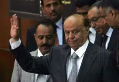 الرئيس اليمني المنتخب عبد ربه منصور هادي يصل إلى البرلمان في صنعاء لأداء اليمين الدستورية في 25 فبراير/شباط 2012، وذلك قبل تسليم السلطة رسمياً من الرئيس علي عبد الله صالح