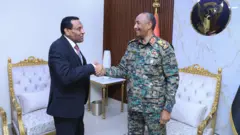 الفريق البرهان ورئيس الوزراء السوداني الجديد