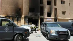 دست کم چهل و یک نفر در آتشسوزی در یک ساختمان مسکونی در شهر المنقف در کویت کشته شدند.   بر اساس گزارش‌های رسانه‌های محلی تعداد ساکنین این ساختمان بیشتر از ظرفیت آن بوده ‌است و اکثر جان باختگان کارگران خارجی بوده‌اند. 