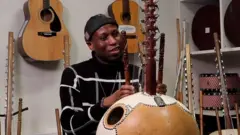 Kadialy Kouyate, professeur de Kora au Royaume Uni