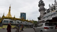 အစ္စလာမ်ဘာသာကို ခုတုံးလုပ်ခံနေရလို့ပြော