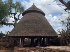 Mooraa mana Koonsoo mala qusannaa maatii