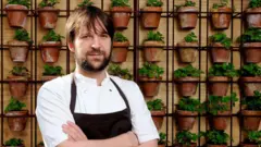 René Redzepi se hizo famoso con su restaurante Noma, que cerró sus puertas en Dinamarca en 2023. 