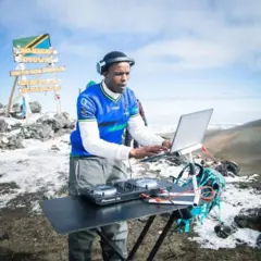 DJ