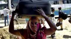 कोरोना वायरस की वजह से पलायन