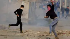 पत्थरबाज़ी