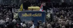 دخول جثامين حسن نصر الله وهاشم صفي الدين إلى المدينة الرياضية ملفوفان بعلم حزب الله الأصفر في مركبة محاطة بزجاج شفاف نم أعلاها