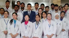 बाङ्ग्लादेशमा मेडिलक अध्ययनरत विद्यार्थीसँग ढाकास्थित नेपाली दूतावासका अधिकारीहरू