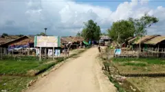 စစ်ဘေးရှောင်ဒုက္ခသည် ထောင်နဲ့ချီခိုလှုံနေကြတဲ့ တိမ်ညိုကျေးရွာ ဒုက္ခသည်စခန်း