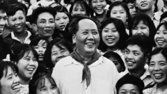 ประธานเหมา เจ๋อตุง กับนักเรียนจีนในปี 1959