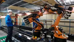 Shimizu présente son robot de construction, Robo-Buddy