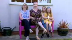 30年前，布里斯托大學（Bristol University）招募了14,000多名凖媽媽，並開始跟蹤拍攝並記錄他們的生活，其中包括生活影響記錄，基因採集和收集數據。 三代人繪成的科學圖譜為科學家們提供了珍貴的數據，現在，科學家們還在利用家庭成員來了解有關新型冠狀病毒傳播和大流行影響的更多信息。