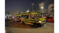 سيارات إسعاف في محيط مسجد الصالحية بالإسماعيلية