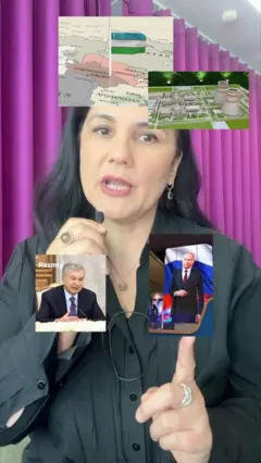 Boshlovchi kichik mikrafon ushlab turibdi. Tepada O'zbekiston bayrog'i va Jizzaxda qurilayotgan AES rasmi, pastdan chapda Shavkat Mirziyoyevning rasmi pastdan o'ngda esa Vladimir Putinning rasmi.