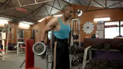 बडिबिल्डर कृष्णसिंह शाही दैनिक तीन घण्टा व्यायाम गर्छन्।