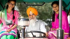 ਬੱਚੇ ਆਪਣੇ ਦਾਦਾ ਨਾਲ 