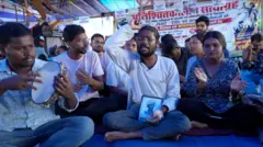 রাঁচির জয়পাল সিং মুণ্ডা স্টেডিয়ামে অবস্থান বিক্ষোভে ঝাড়খণ্ডের যুবসমাজের একাংশ