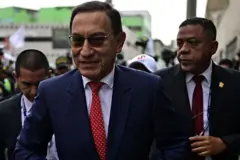 El expresidente de Perú, Martín Vizcarra, en su llegada a su juicio en Lima.