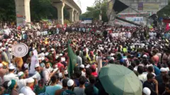 আওয়ামী লীগ নিষিদ্ধের দাবি জানাচ্ছে এনসিপিসহ বিভিন্ন রাজনৈতিক দল