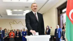 İlham Əliyev prezident seçkiləri çağırıb