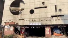 ২০২৪ সালের ৫ই অগাস্ট পরবর্তী আওয়ামী লীগের কেন্দ্রীয় কার্যালয়ের চিত্র