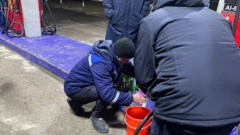 Энергетика вазирлиги масъуллари Нурафшондаги заправкада