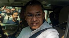 बाङ्ग्लादेशमा प्रधानमन्त्री बन्न लागेका रहमान जसले १७ वर्षअघि 'राजनीति नगर्ने' सर्त मानेका थिए