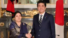 विद्या भण्डारीका साथमा आबे