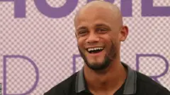 Vincent Kompany yavuye murwi wa Manchester City mu kwa gatanu uyu mwaka aca aja mu murwi Anderlecht nk'umukinyi akongera akaba n'umumenyereza