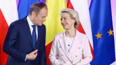 Polonya Başbakanı Donald Tusk ve Avrupa Komisyonu Başkanı Ursula von der Leyen